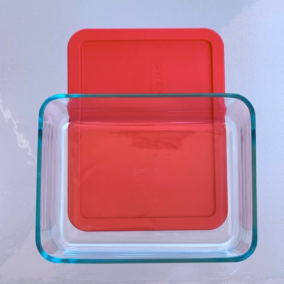 Pyrex Rectangular Food Storage / Baking Dish with Red Lid ~ 6 Cup / 1.5 L - Picture 3 of 5